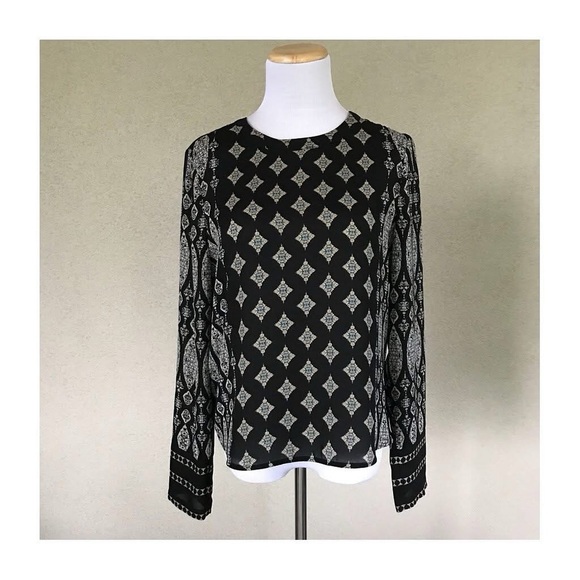BCBGMaxAzria Donella Tapestry Print Black/White Wrap Top Size XS MSRP $268 - Picture 3 of 14